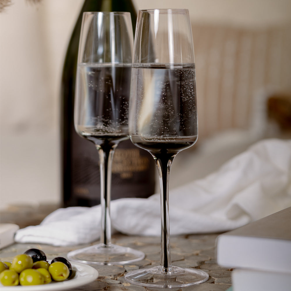 Copas de champán de tallo de humo