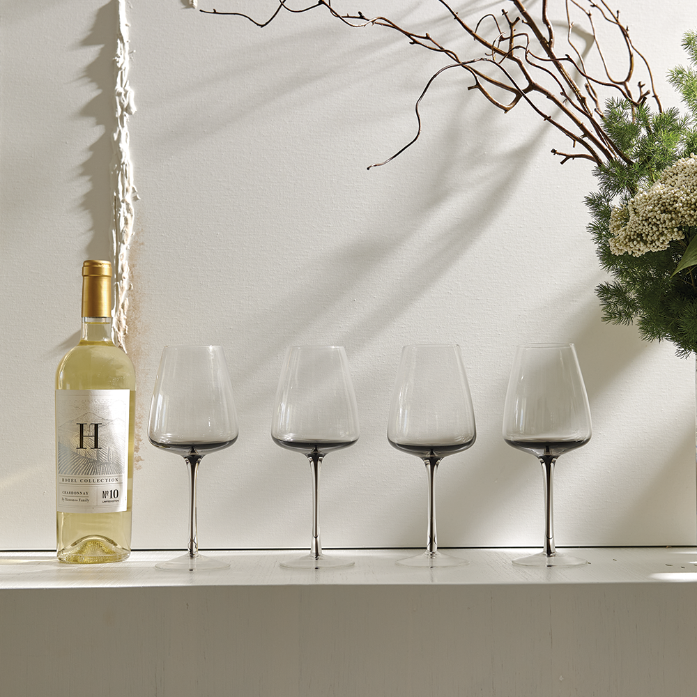 Copas de vino blanco con tallo ahumado