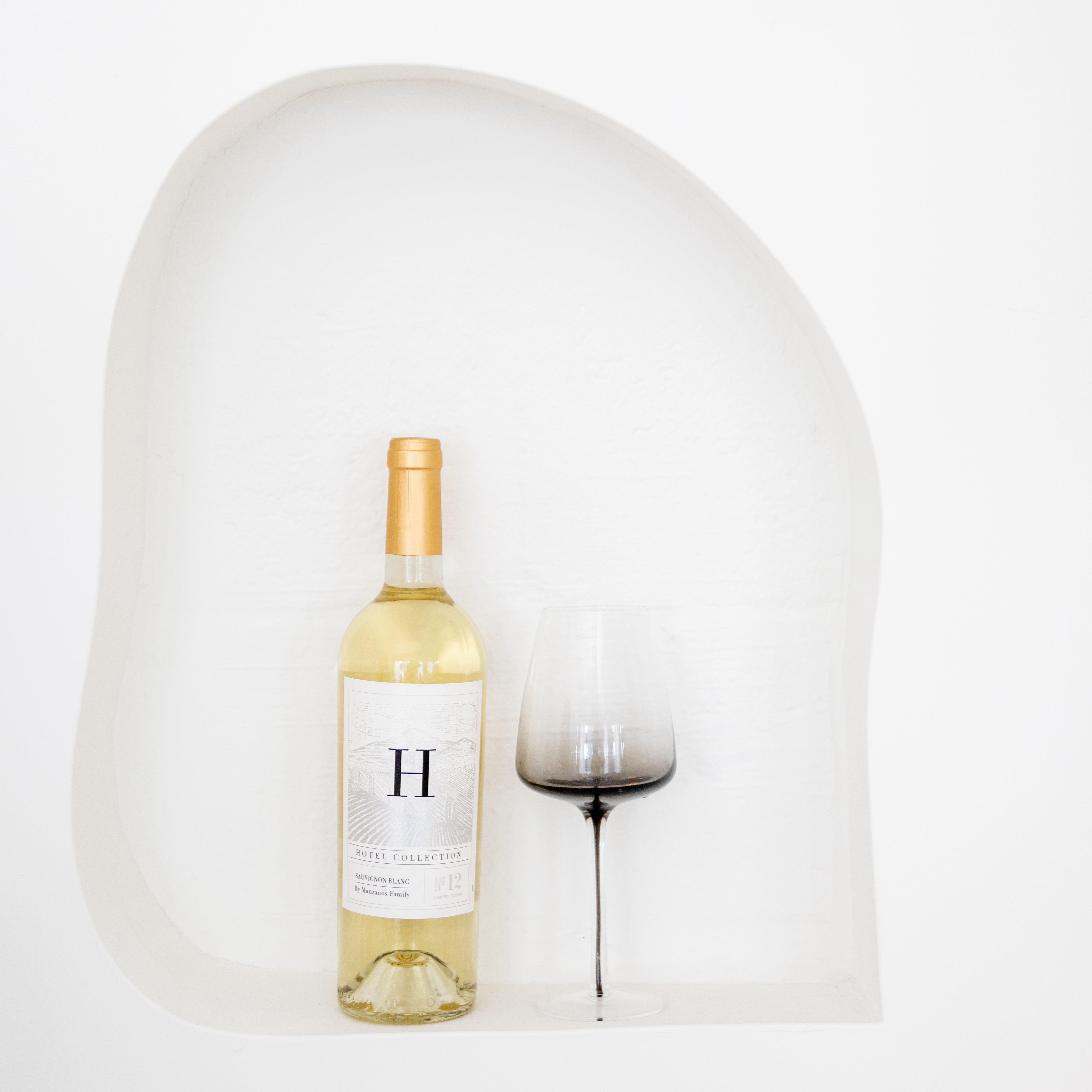 كؤوس النبيذ الأبيض ذات جذع الدخان الداكن (مجموعة من قطعتين)